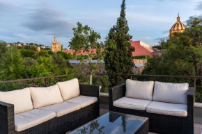Casa Quebrada, New 3BR Modern Home in Centro